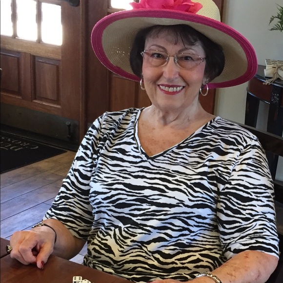 Messaging is FULLSee, Kathy - Messages- in Closet - Picture 6 of 6